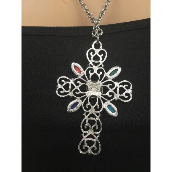 Avon Large Cross Necklace - Picture 2 of 3